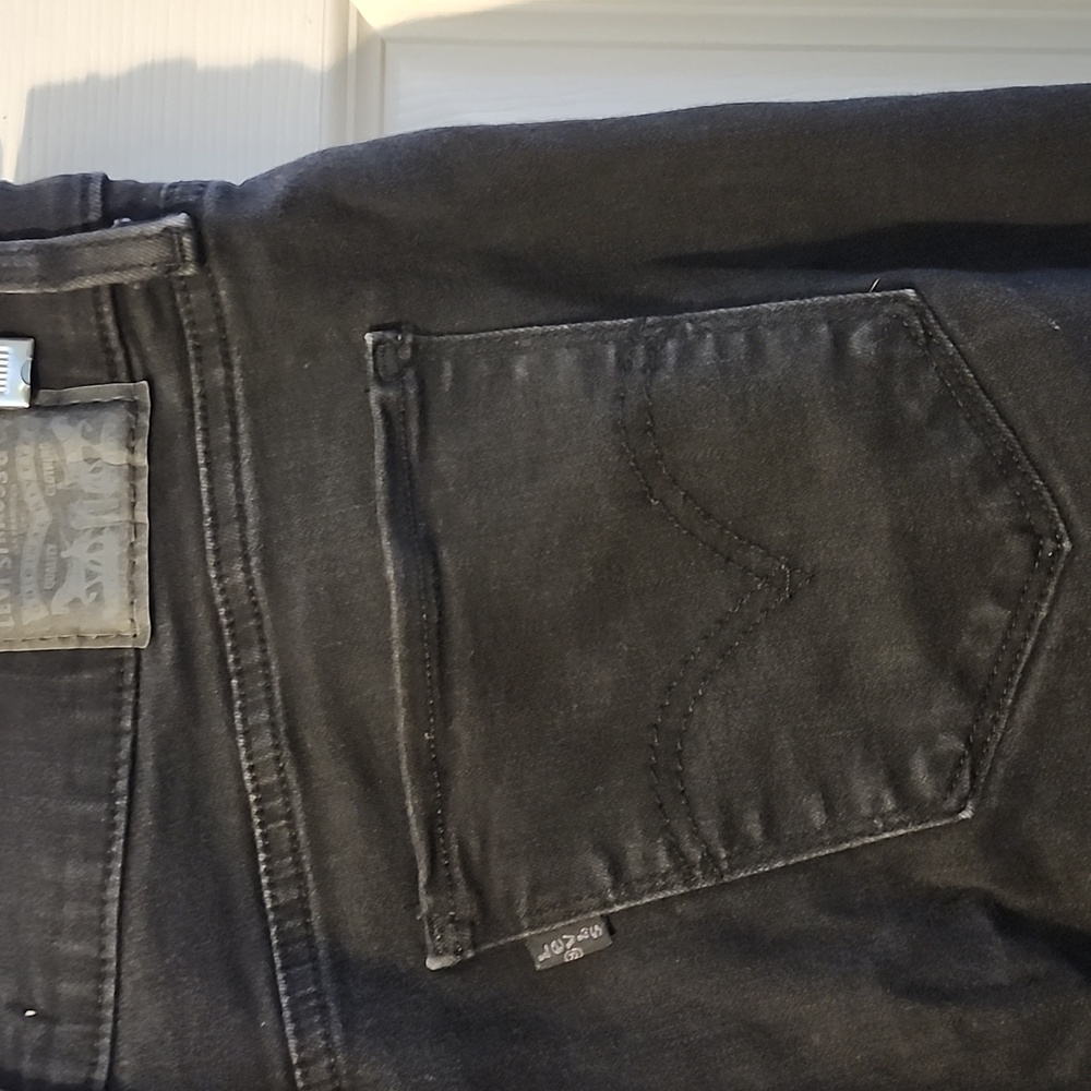 Levis - Picture 4 of 5